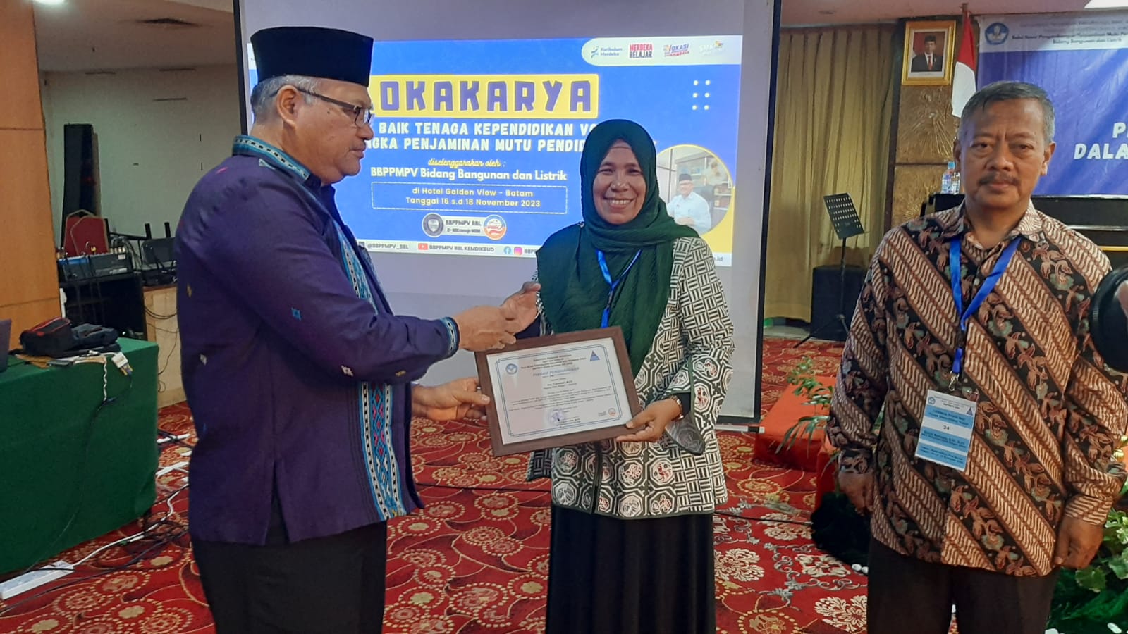 Prestasi Terbaik Kepala SMK Negeri 1 Sabang di Tingkat Regional Sumatera